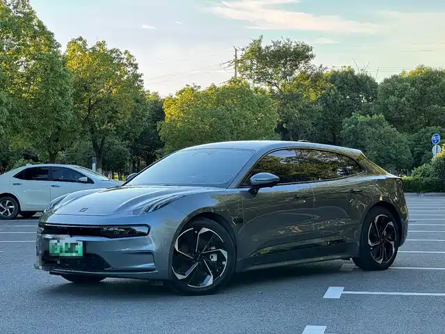 2024 Zeekr 001