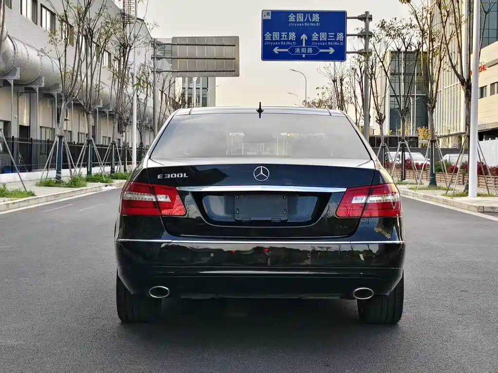 Mercedes-Benz E-Class — миниатюра 5