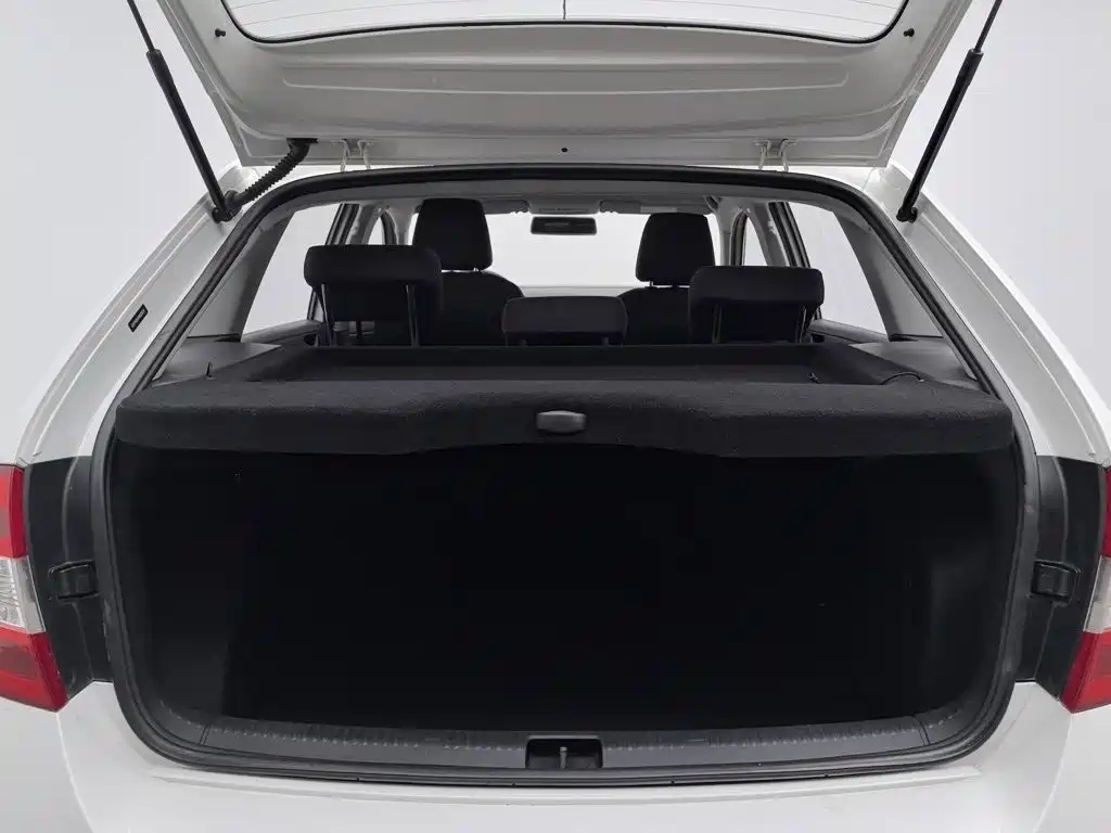 Skoda Rapid Spaceback — миниатюра 16