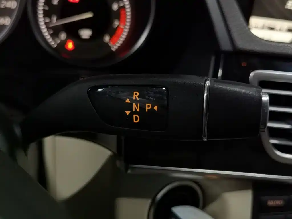 Mercedes-Benz E-Class — миниатюра 13