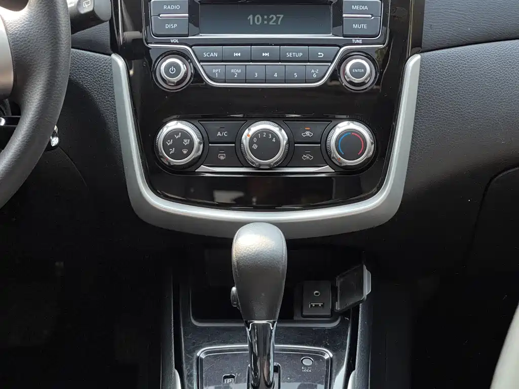 Nissan Tiida — миниатюра 6