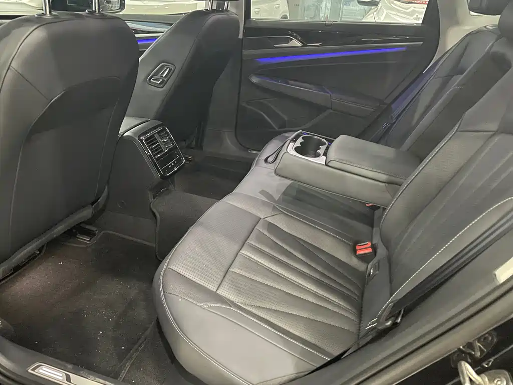 Volkswagen Passat 2025 380TSI