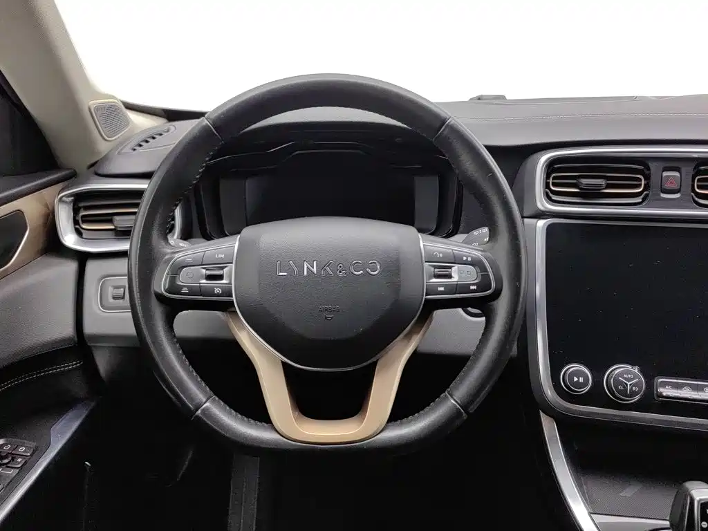 Lynk & Co 01 — миниатюра 11