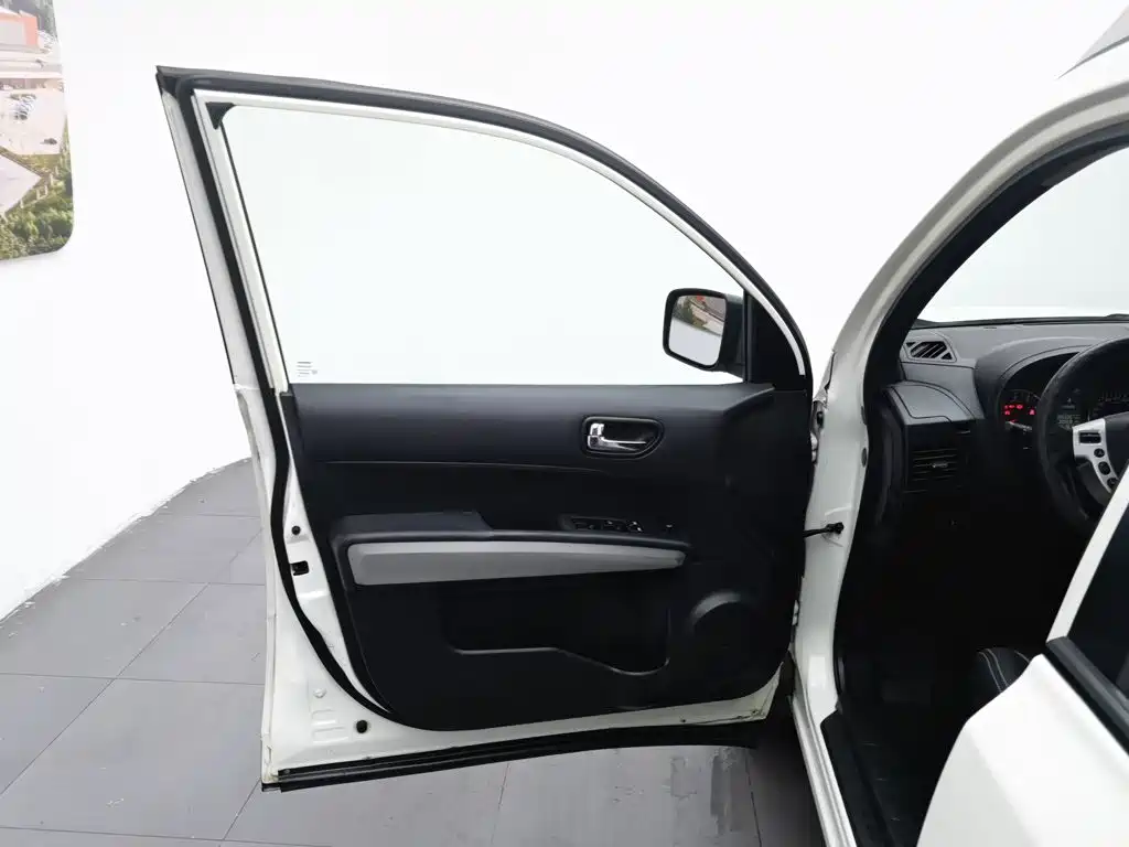 Nissan X-Trail — миниатюра 8