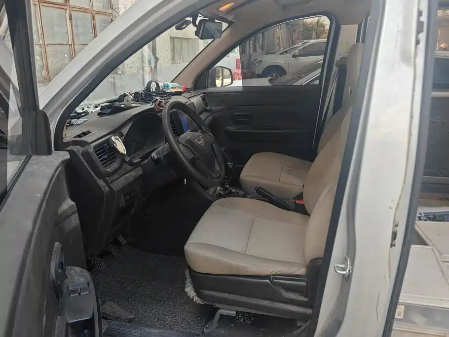 Wuling Hongguang V — миниатюра 9