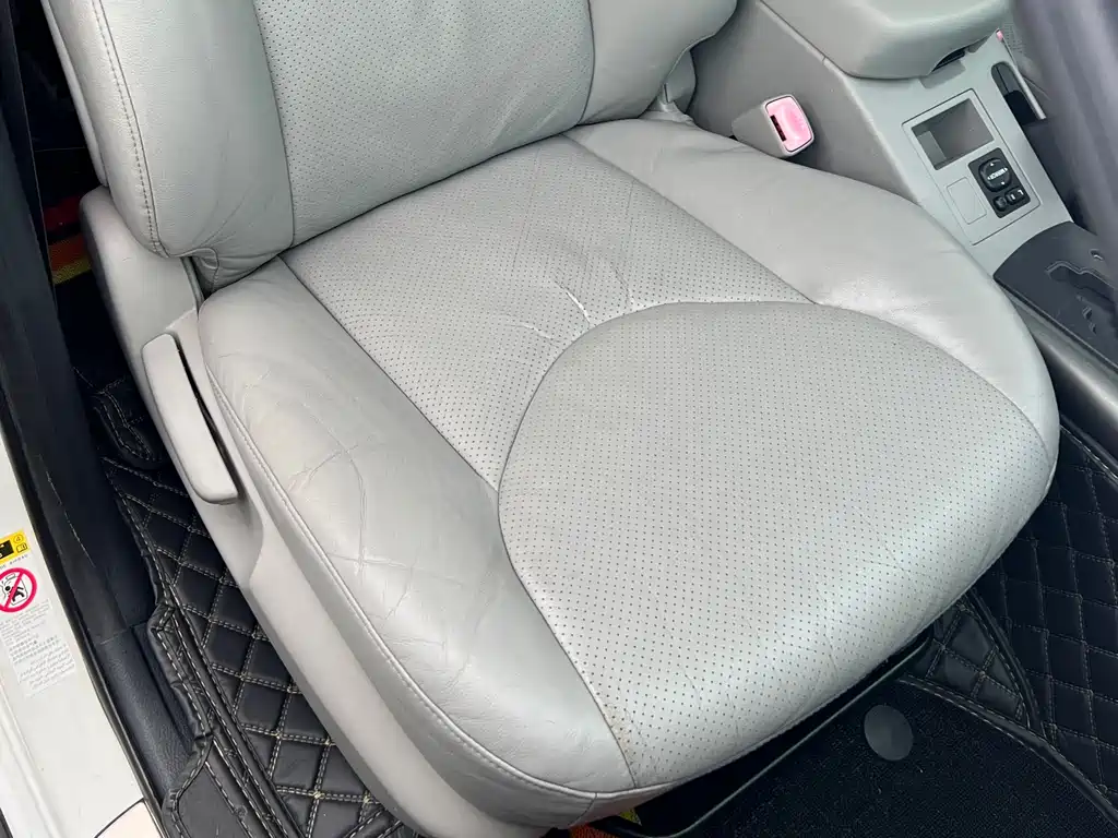 Toyota RAV4 — миниатюра 5