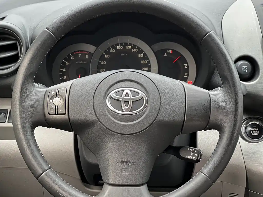 Toyota RAV4 — миниатюра 7