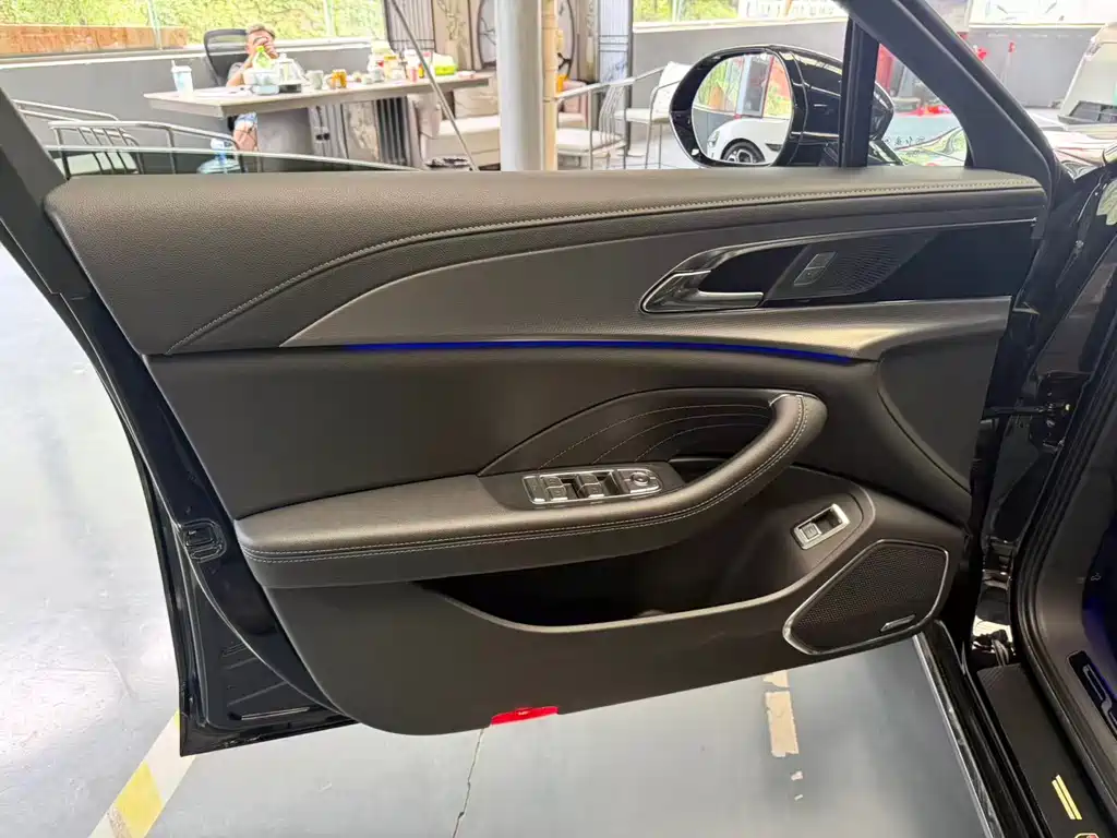 Hongqi Hongqi H5 — миниатюра 7