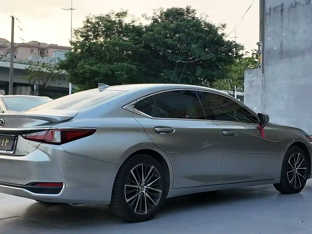 Lexus ES 2022 300h Premium