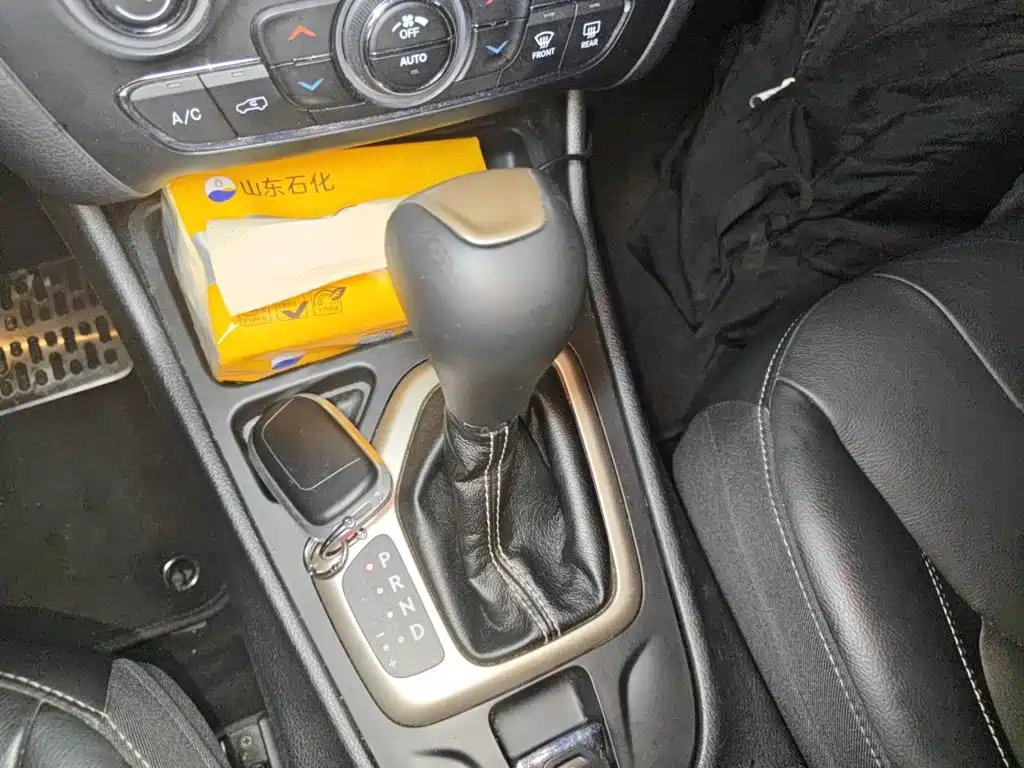 Jeep Cherokee — миниатюра 10