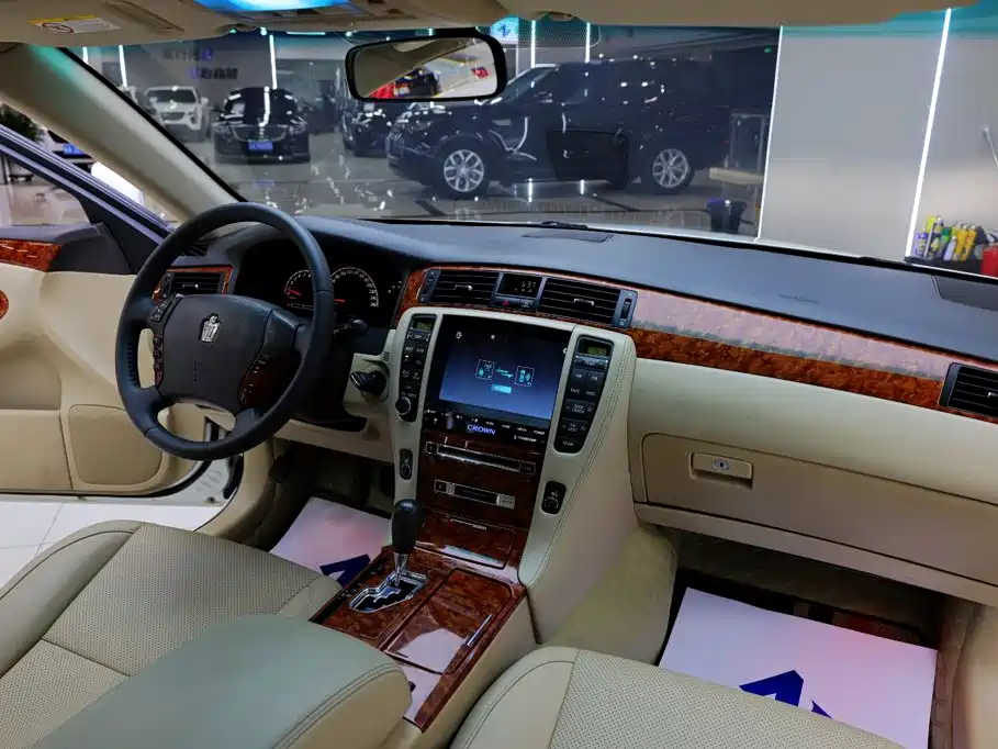 Toyota Crown — миниатюра 21