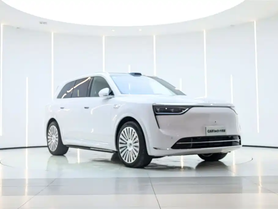 AITO ASK THE WORLD M8