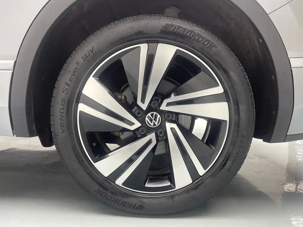 VOLKSWAGEN TIGUAN X