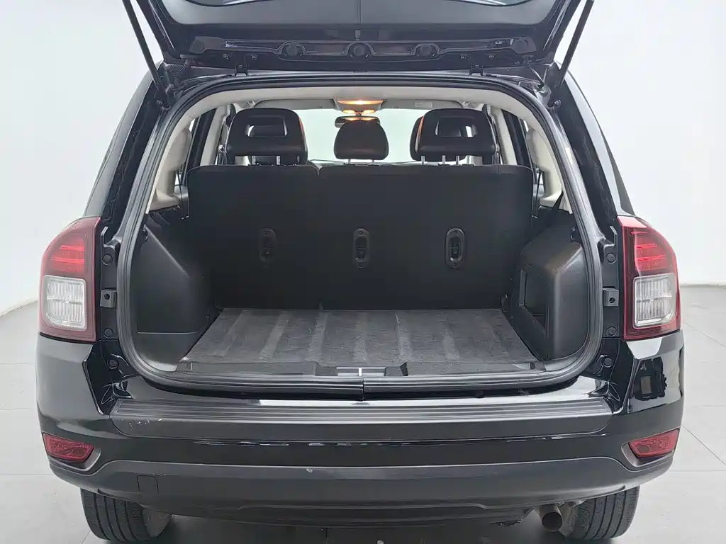 Jeep Compass (Import) — миниатюра 16