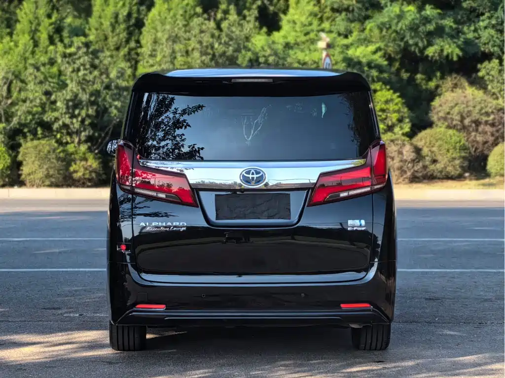 Toyota Alphard — миниатюра 5
