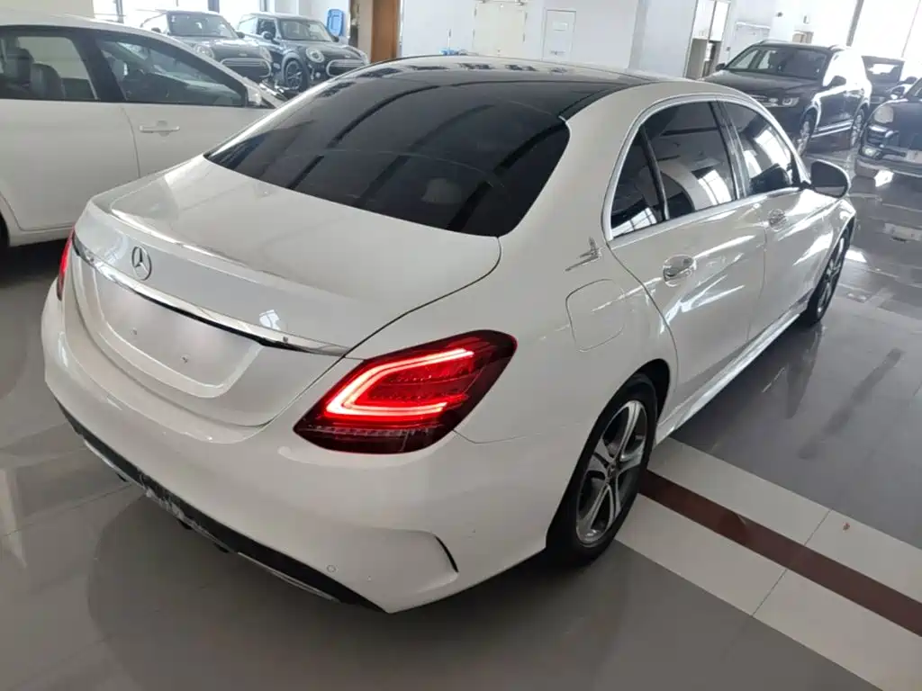 Mercedes-Benz C-Class — миниатюра 7