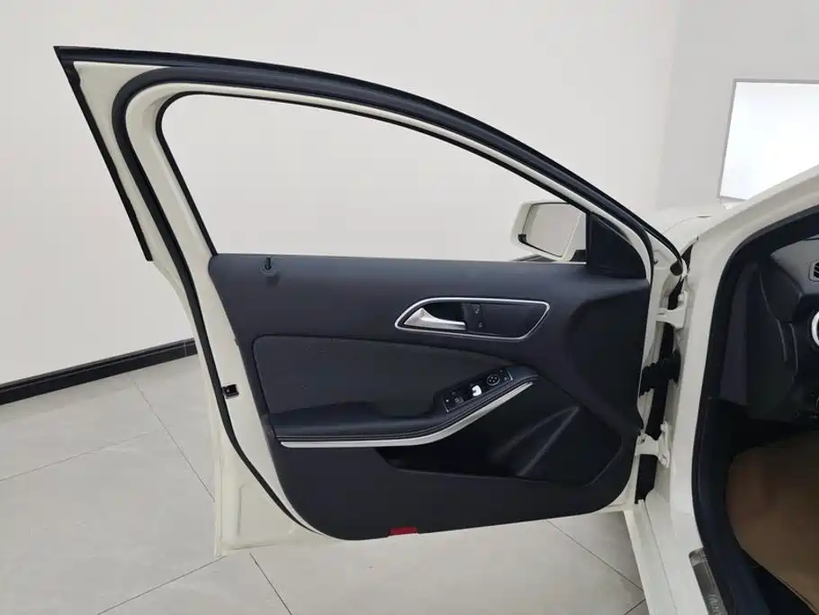 Mercedes-Benz A-Class (Import) — миниатюра 7