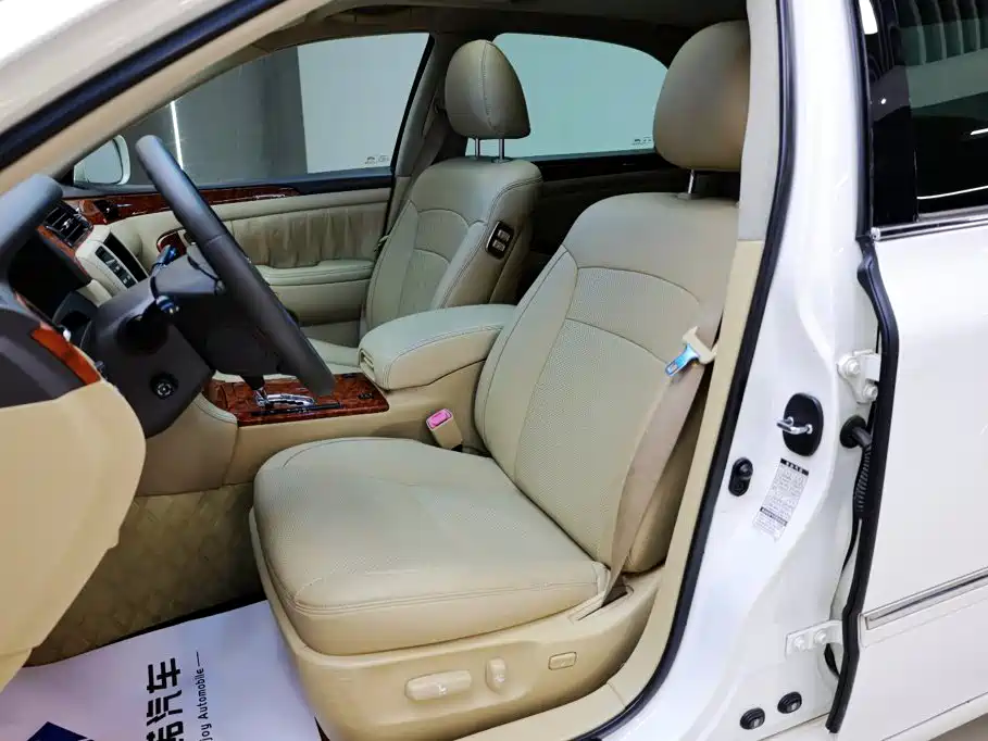 Toyota Crown — миниатюра 27