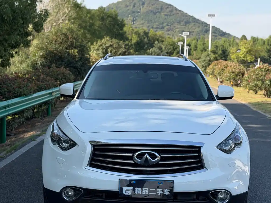 Infiniti QX70