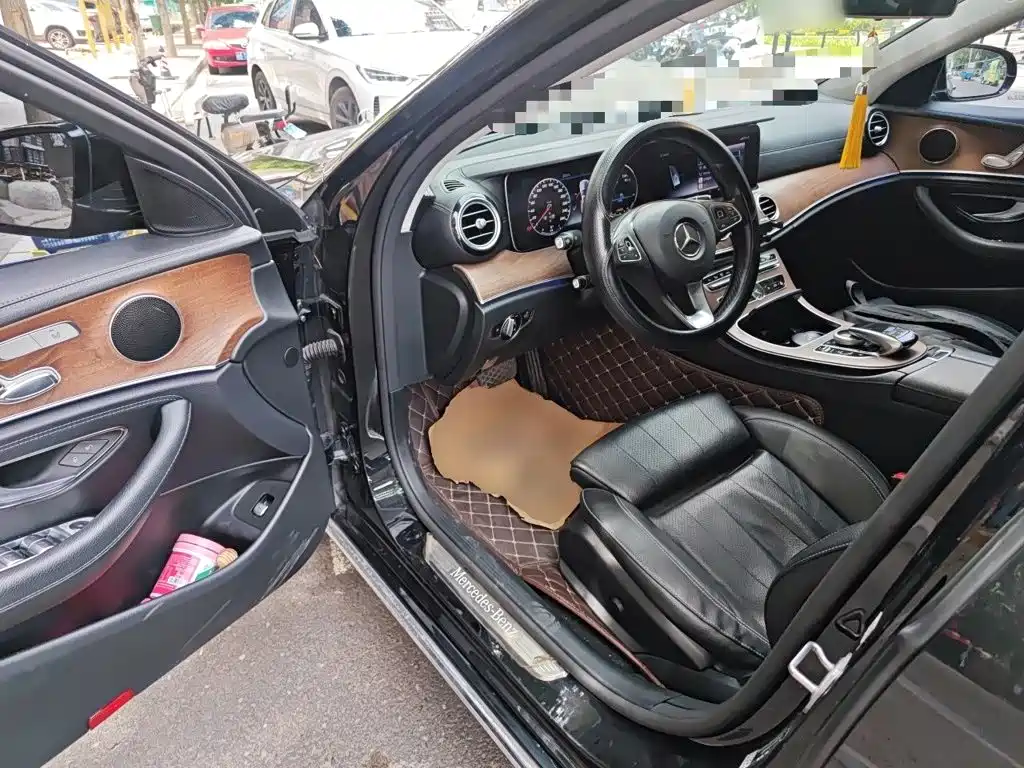 Mercedes-Benz E-Class — миниатюра 13