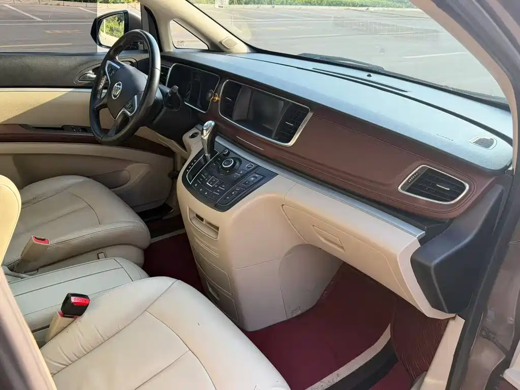 Buick GL8 2017 25S Luxury V