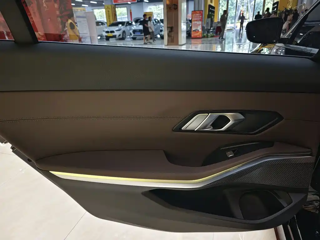 BMW 3 Series — миниатюра 14