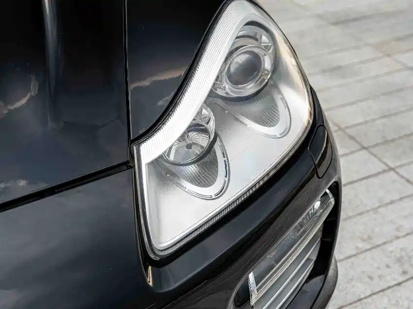 Porsche Cayenne — миниатюра 4