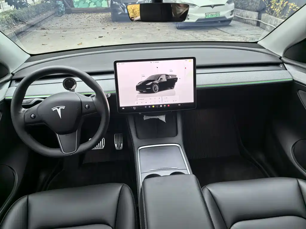 TESLA MODEL Y