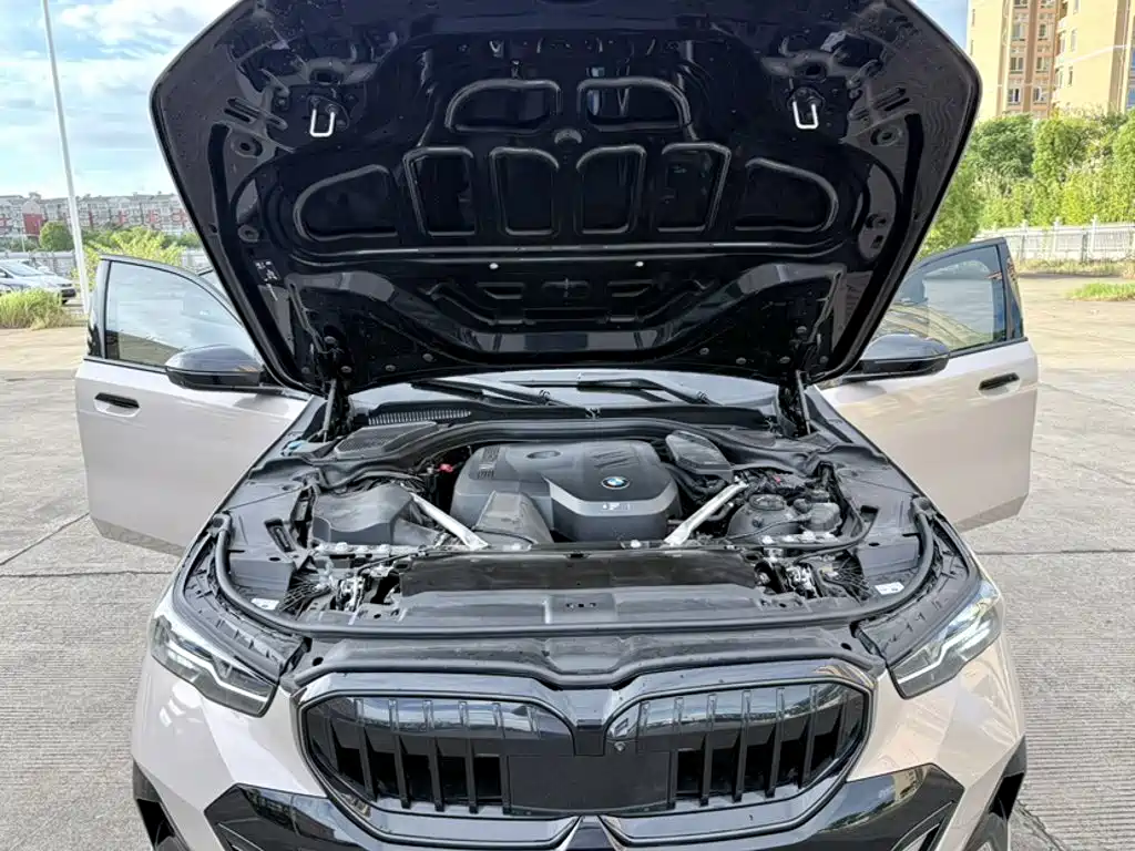 BMW 5 Series — миниатюра 8