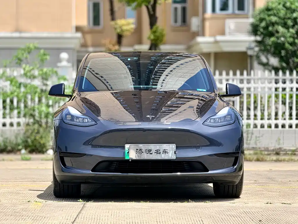 Tesla Model Y 2024