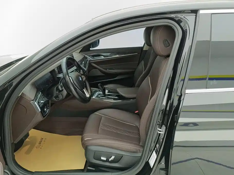 BMW 5 Series — миниатюра 9
