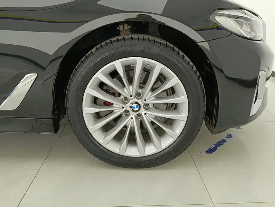 BMW 5 Series — миниатюра 6
