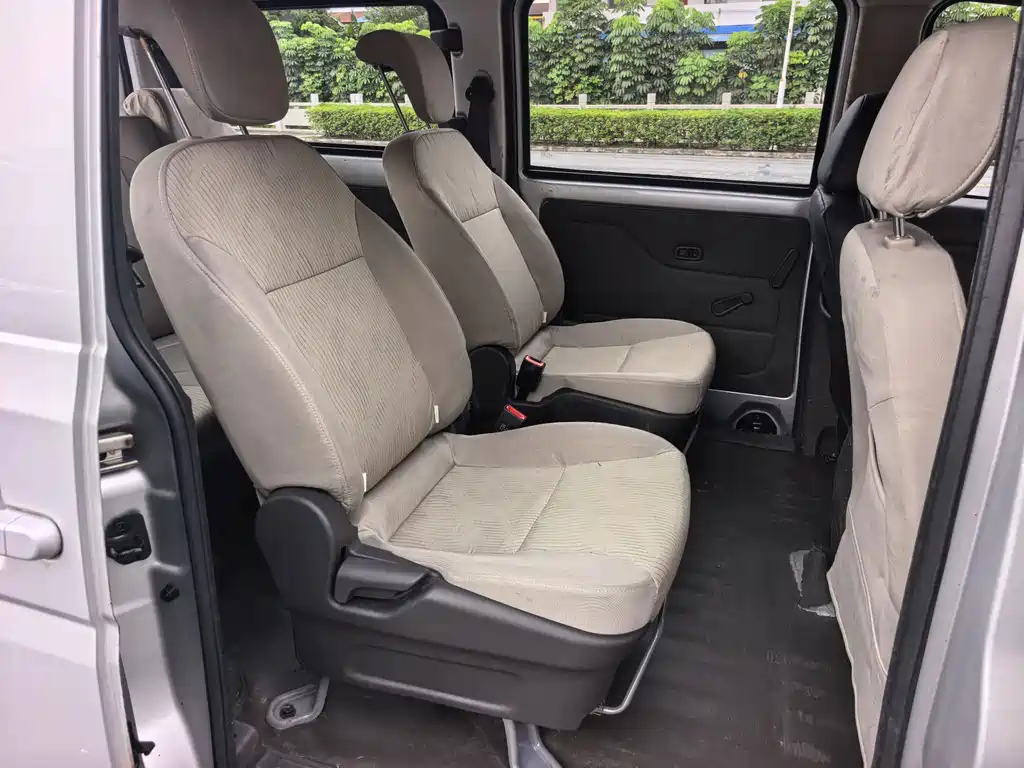 Wuling Rongguang V — миниатюра 8