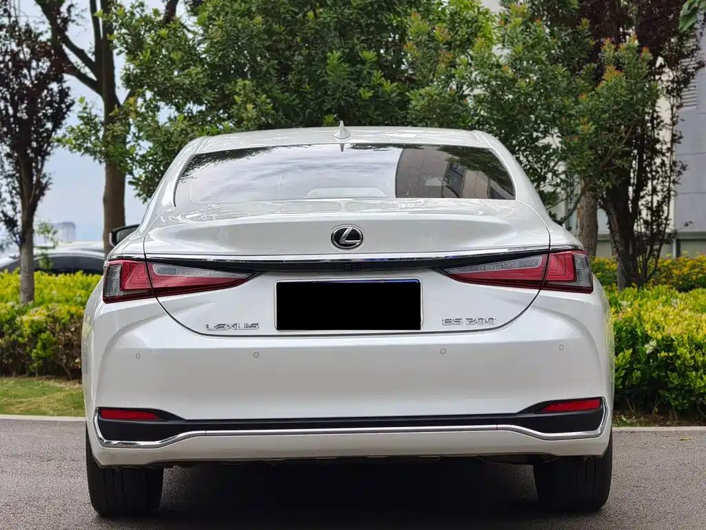 Lexus ES 2022 200