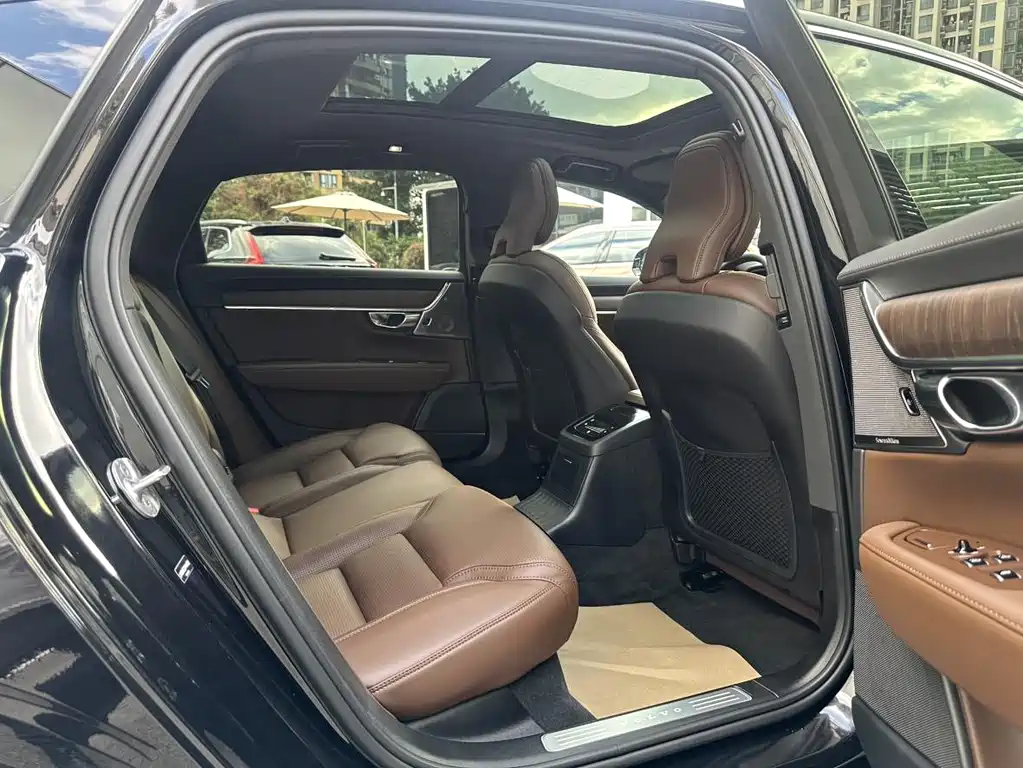 VOLVO S90 PLUG IN HYBRID