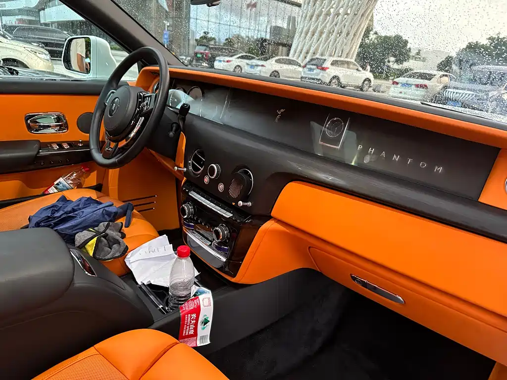 ROLLS-ROYCE PHANTOM