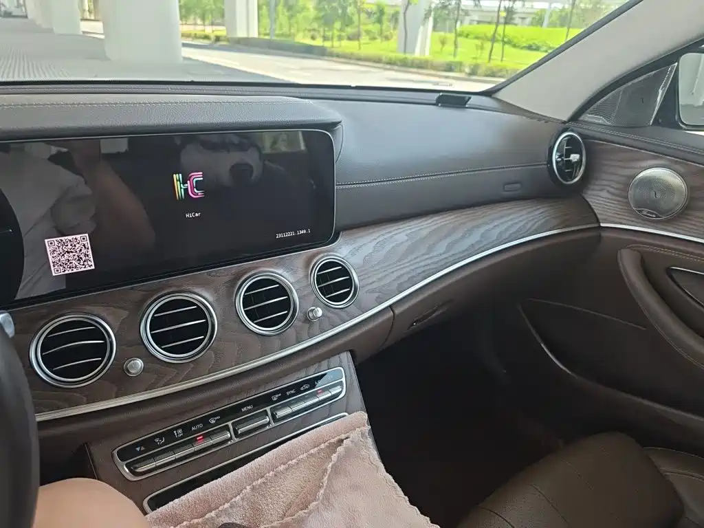 Mercedes-Benz E-Class — миниатюра 10
