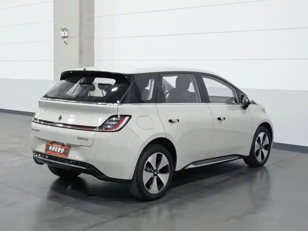 Baojun Yunduo — миниатюра 2