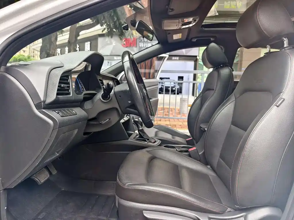 Hyundai Elantra — миниатюра 15
