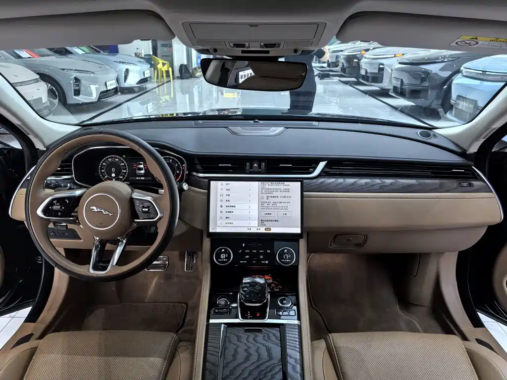 Jaguar XFL — миниатюра 7