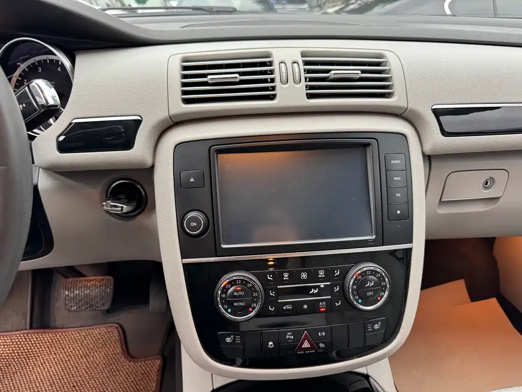 Mercedes-Benz R 2017 R 320 4MATIC