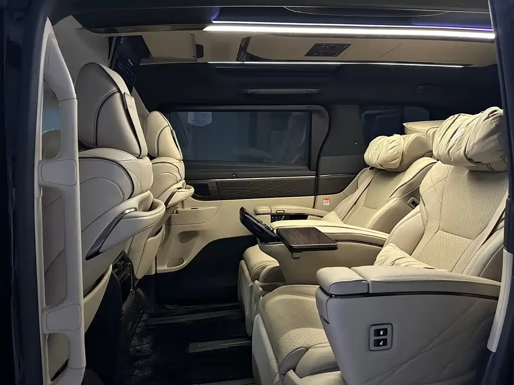 Toyota Alphard — миниатюра 15