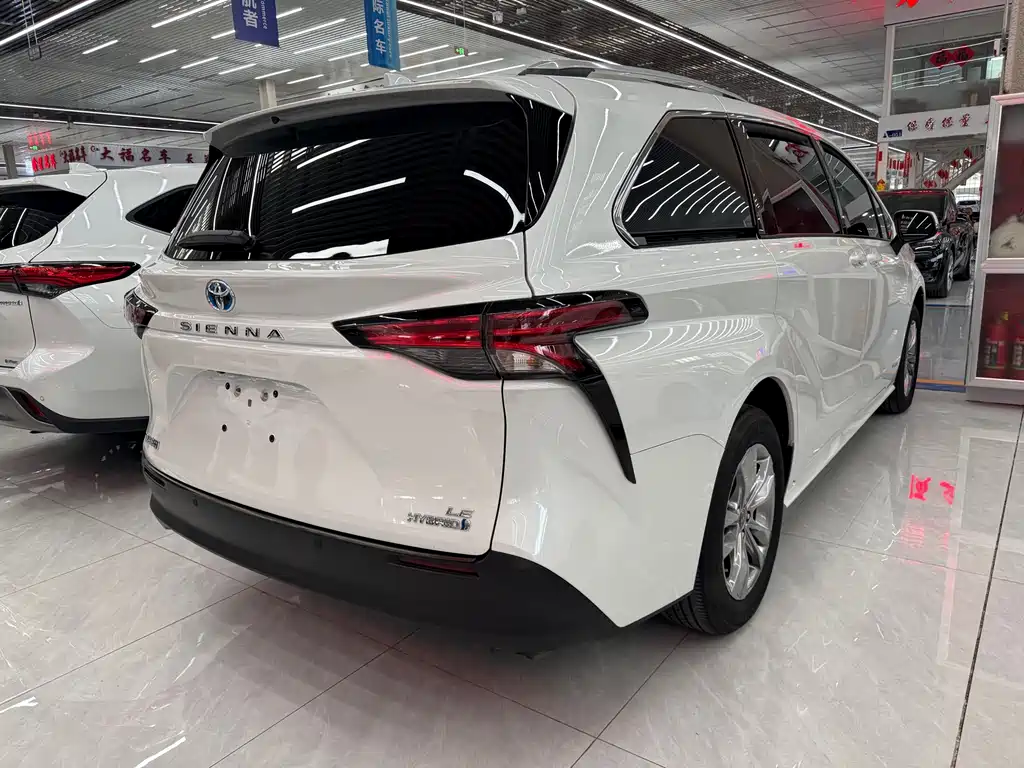 TOYOTA SIENNA