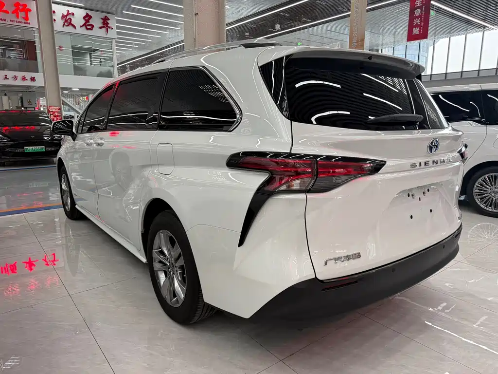 TOYOTA SIENNA