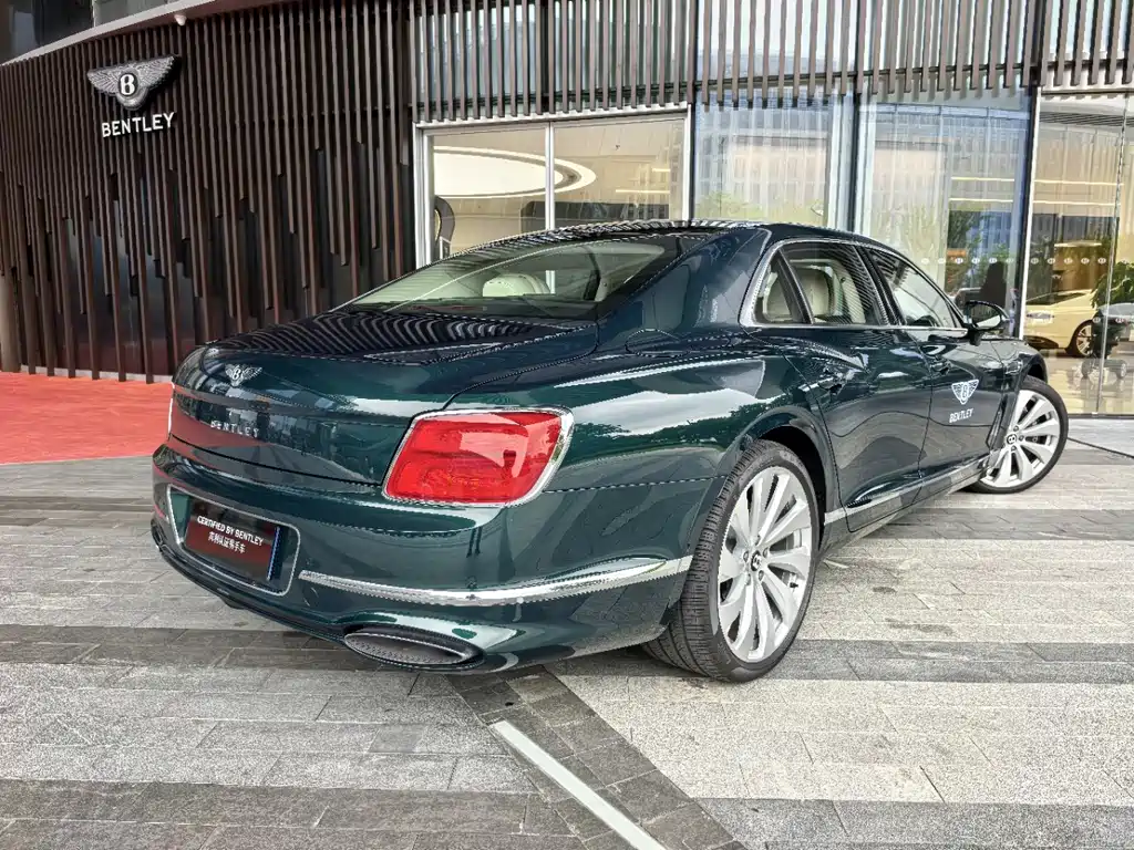 Bentley Flying Spur PHEV — миниатюра 5