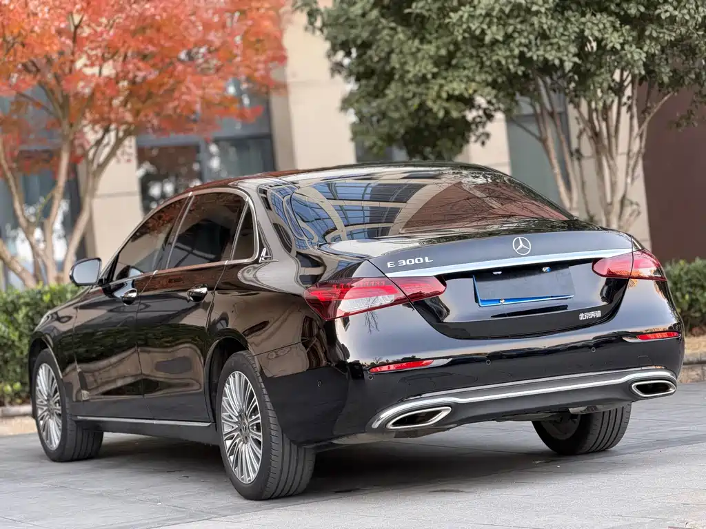 Mercedes-Benz E-Class — миниатюра 9