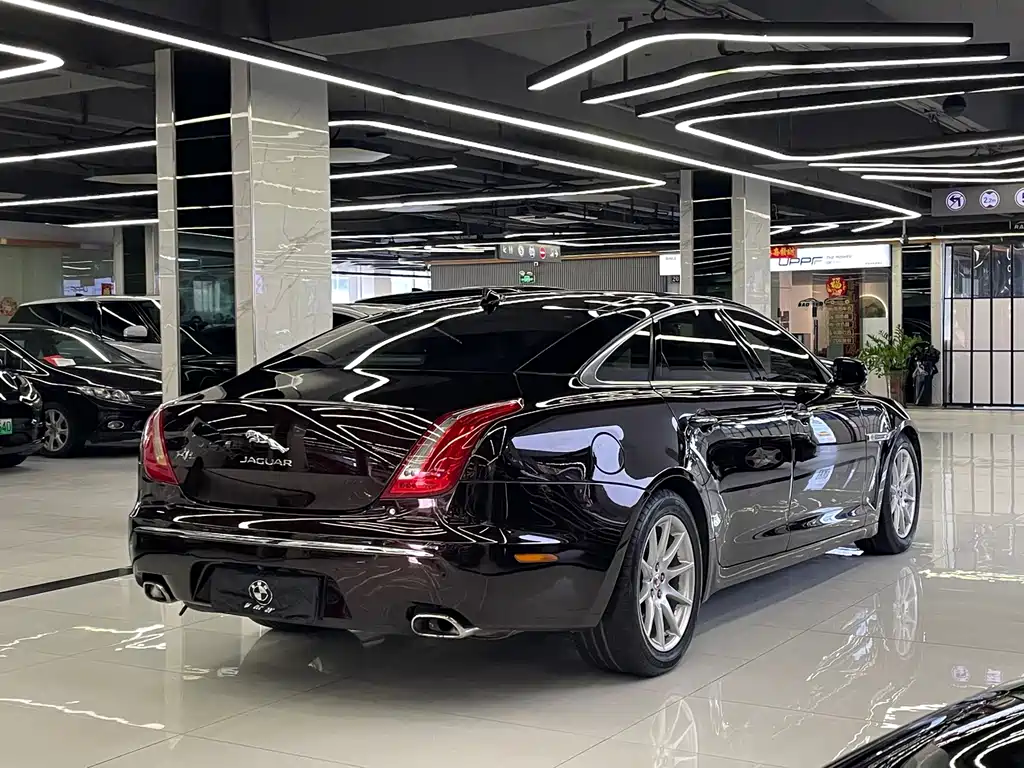 Jaguar XJ — миниатюра 3