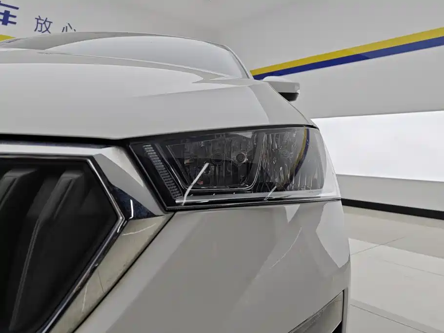 Skoda Rapid — миниатюра 5