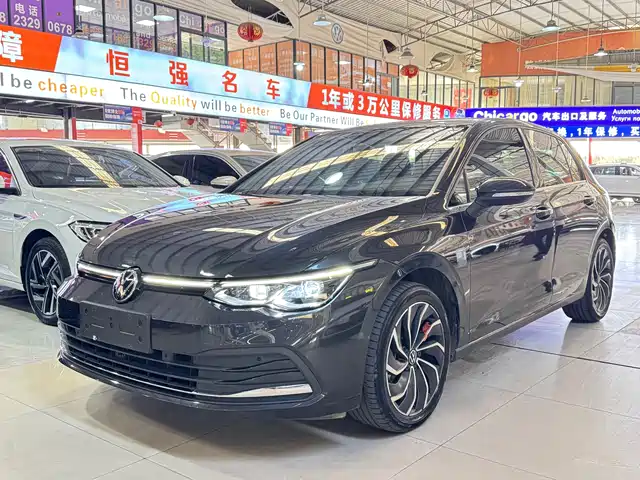 VOLKSWAGEN GOLF 2023