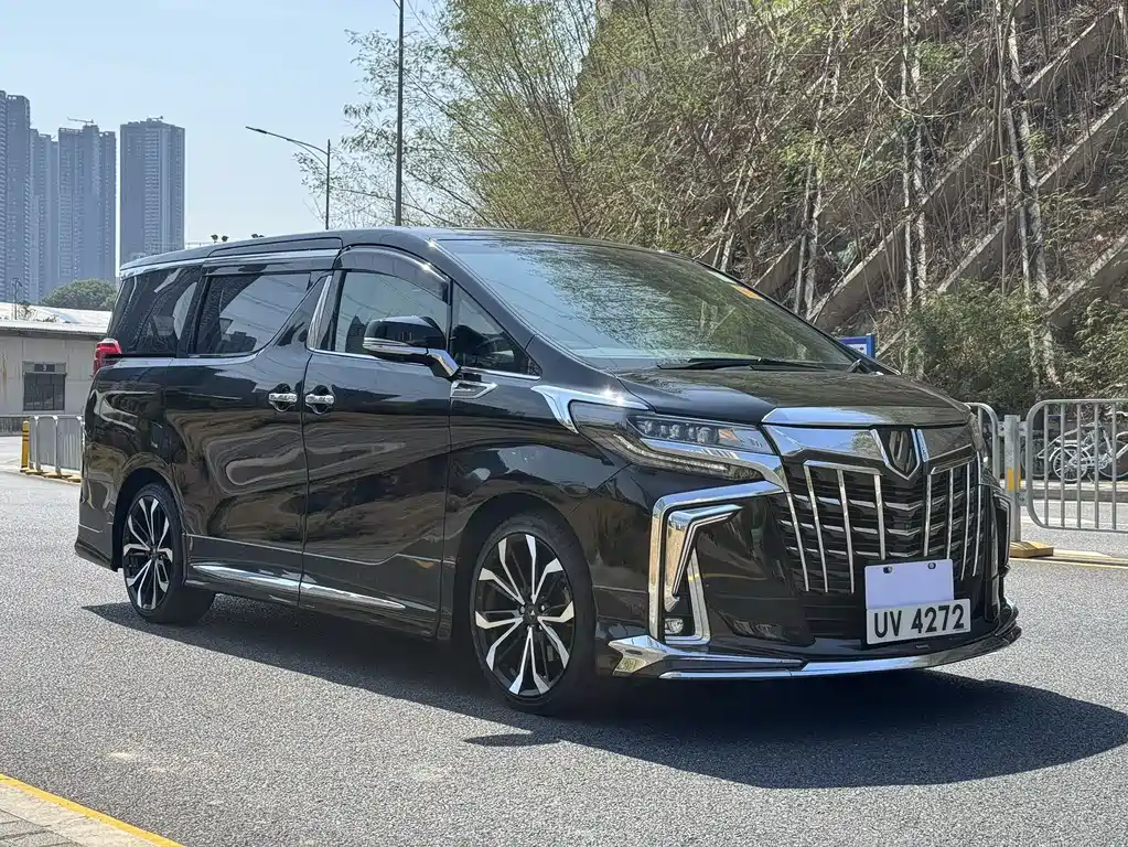 Toyota Alphard - фото 3